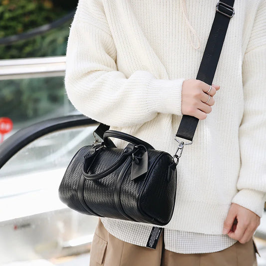 [QCWB202603018]Minimalist PU Leather Crossbody Bucket Bag – Compact Messenger Bag for Men & Women